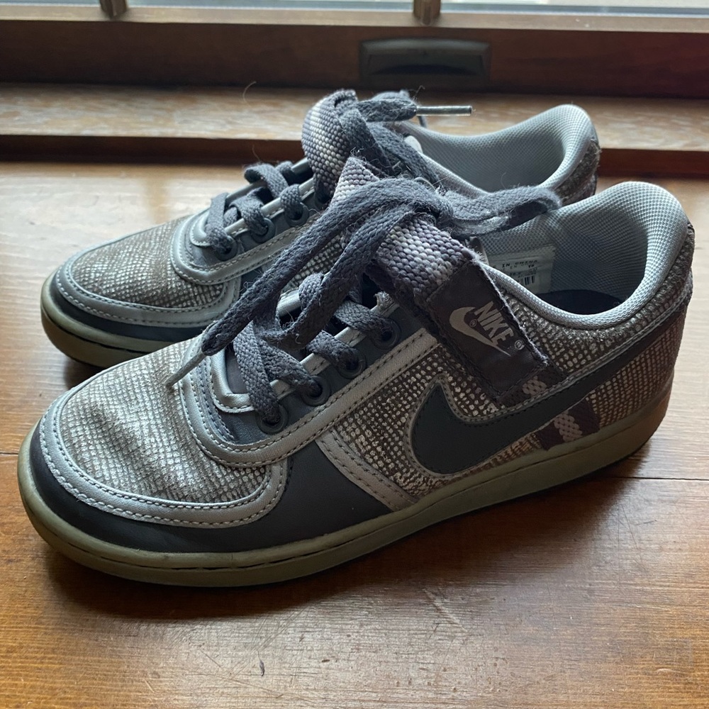 Nike Womens Air Force 1s (size 6)